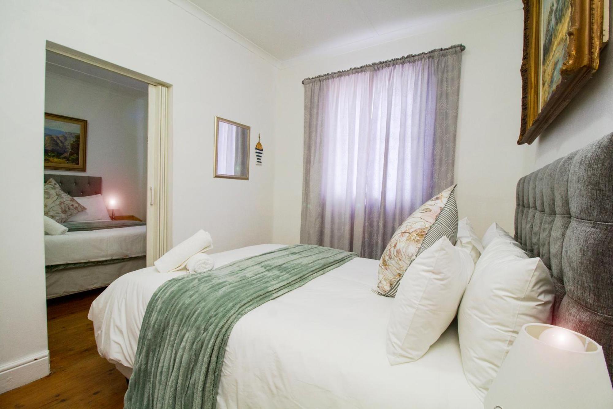 Schooner House Hotel Gansbaai Exterior photo